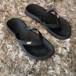 Nike black flip-flop sandals
